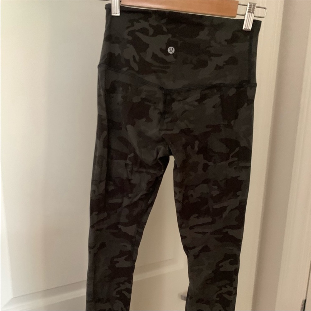 Lulu lemon camo green leggings - size 6 - 28 inch
